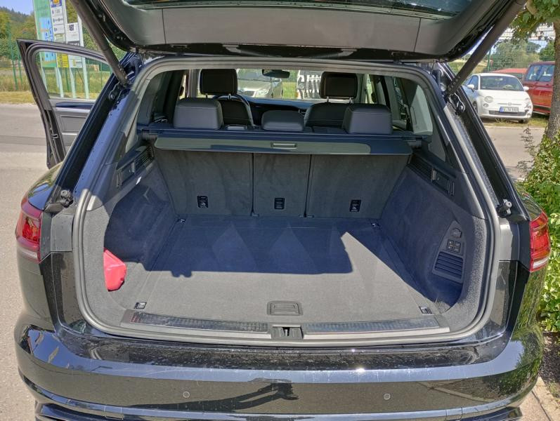 Volkswagen Touareg R-Line 4Motion — photo 7