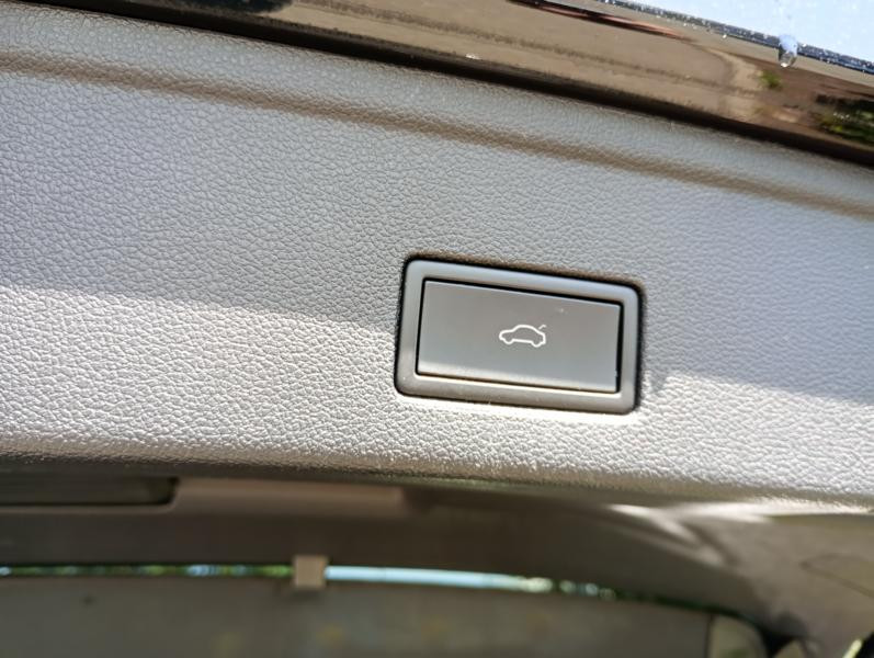 Volkswagen Touareg R-Line 4Motion — photo 10