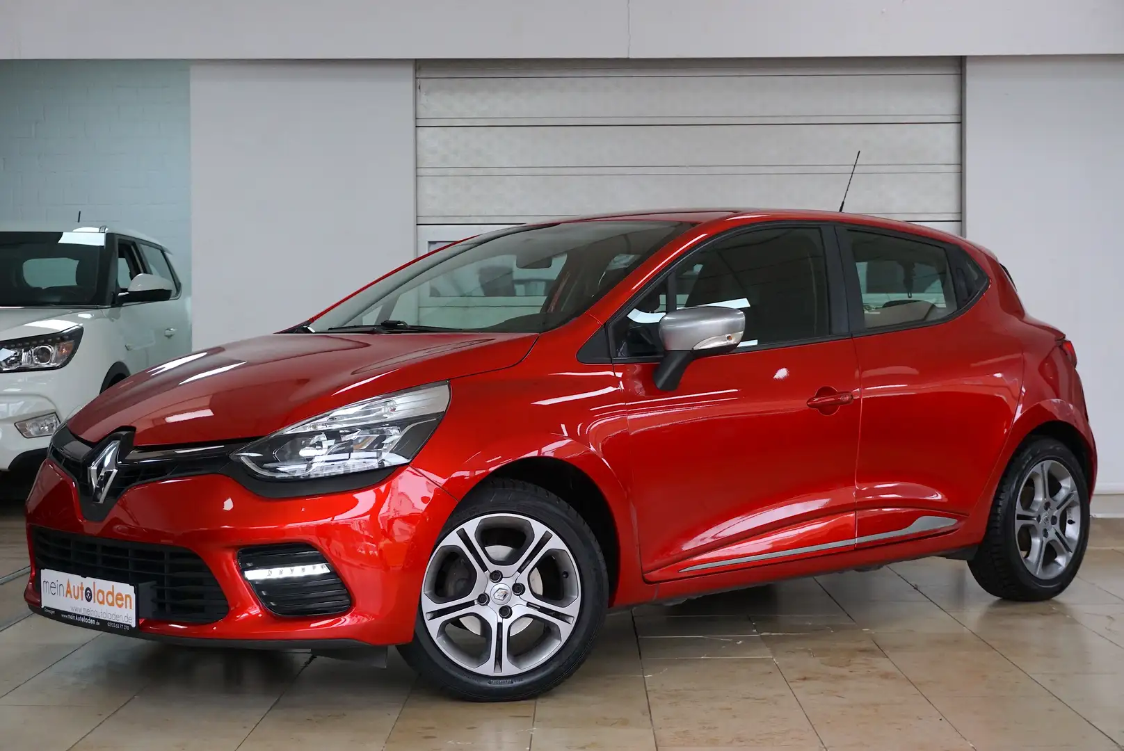 Renault Clio IV TCe 90 GT-Line *56.700KM*NAVI*LED*PDC*TEMPOMAT* Rood - 1