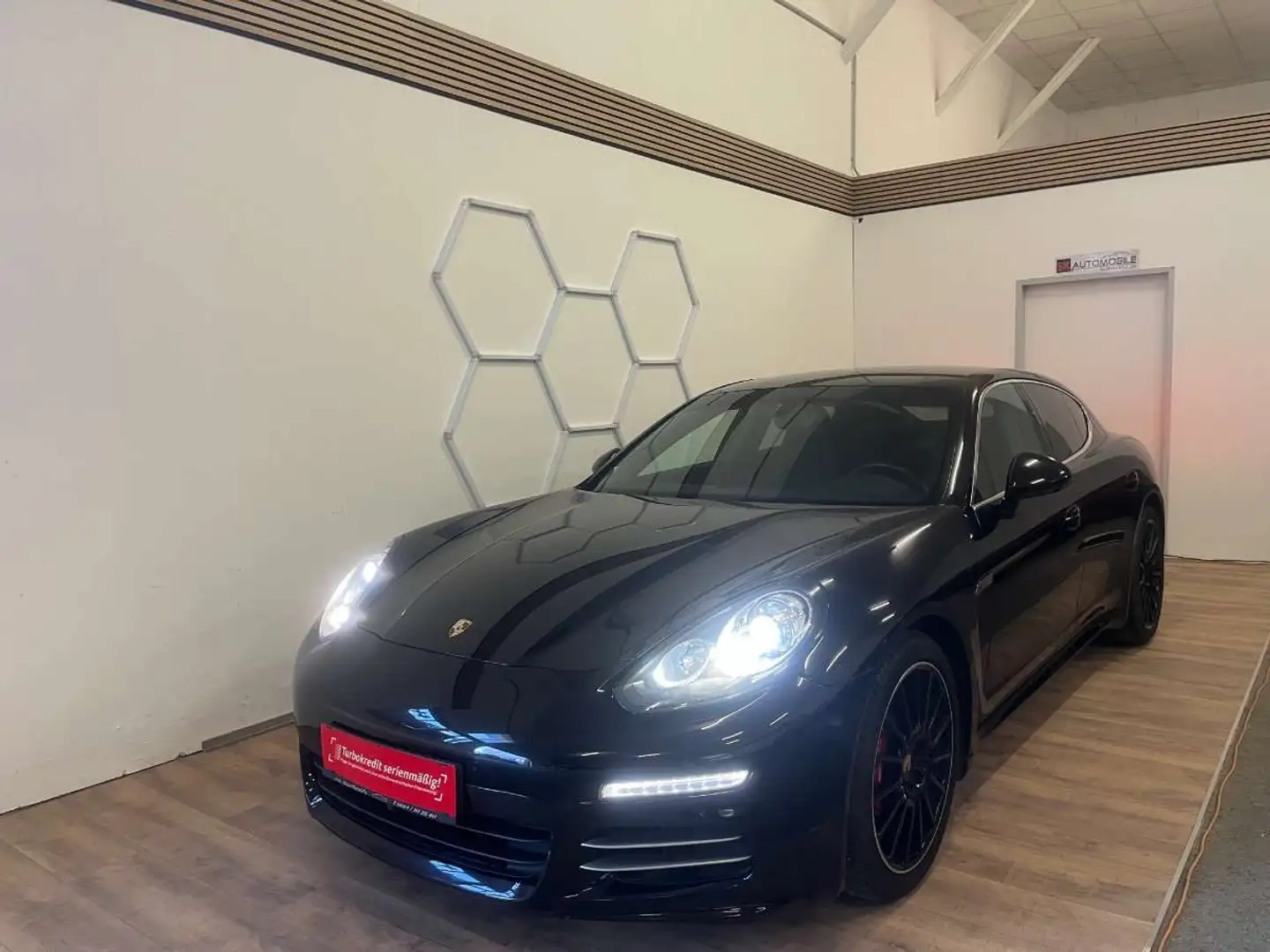 Porsche Panamera 4S Schwarz - 1