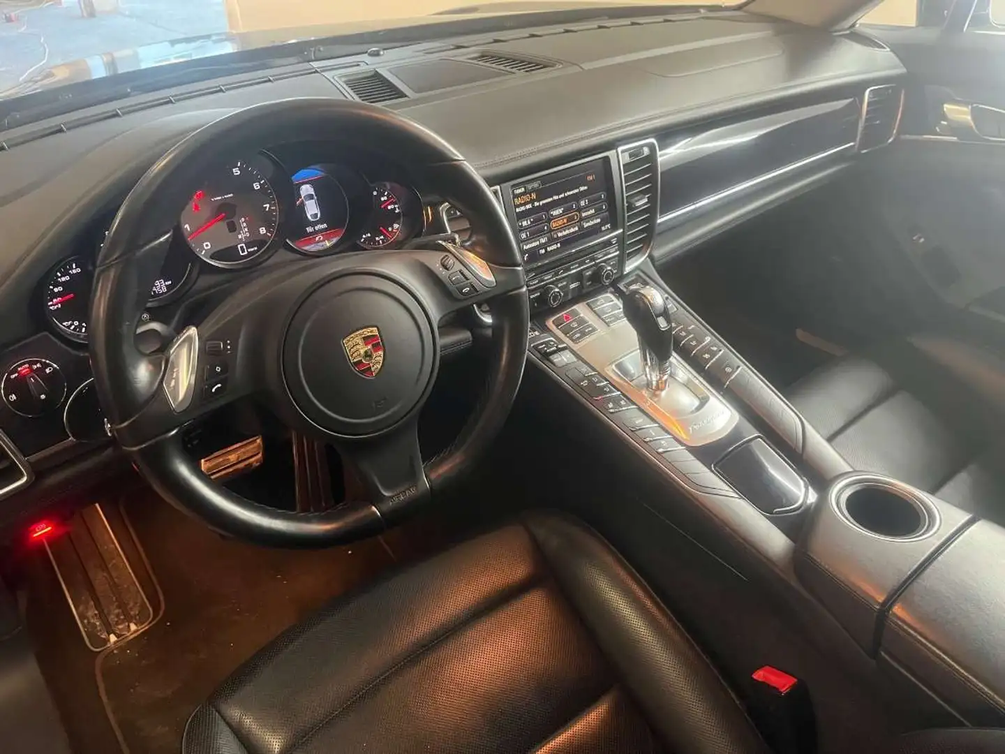 Porsche Panamera 4S Schwarz - 2