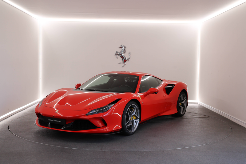Ferrari F8 Tributo Rosso Scuderia / 2 Year Ferrari Approved — photo 3