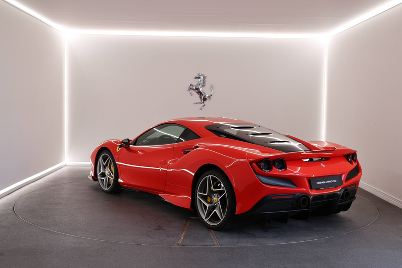 Ferrari F8 Tributo Rosso Scuderia / 2 Year Ferrari Approved — photo 5
