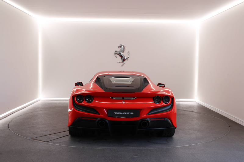 Ferrari F8 Tributo Rosso Scuderia / 2 Year Ferrari Approved — photo 6