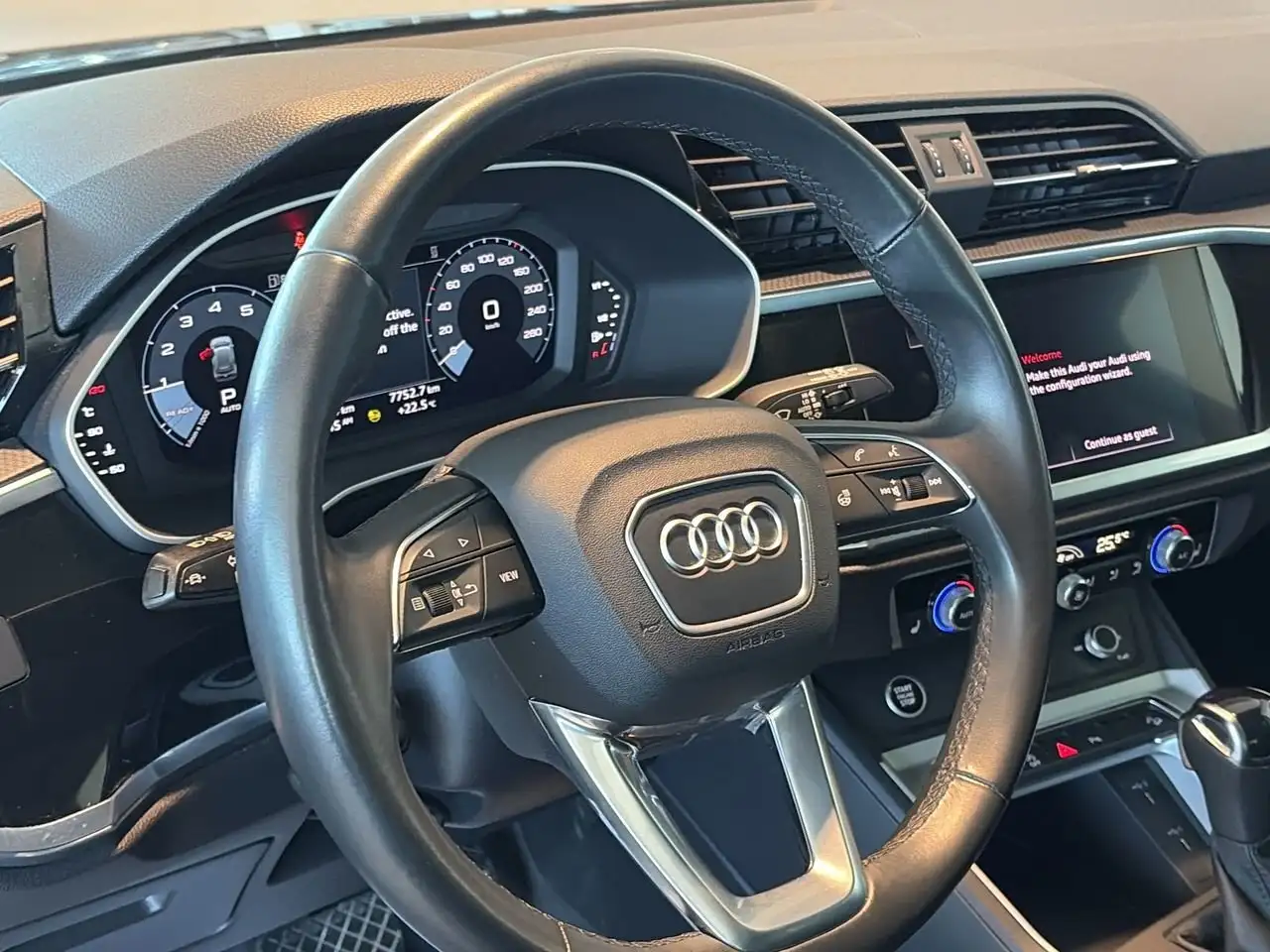 Audi Q3 снимка Audi Q3