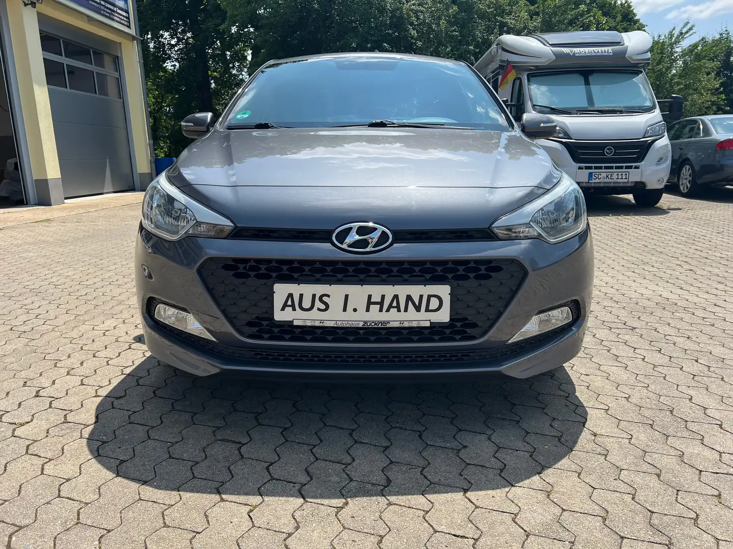 Hyundai i20 YES SH.LH.MFL. 1 Hand TOP gepflegt Grey - 2