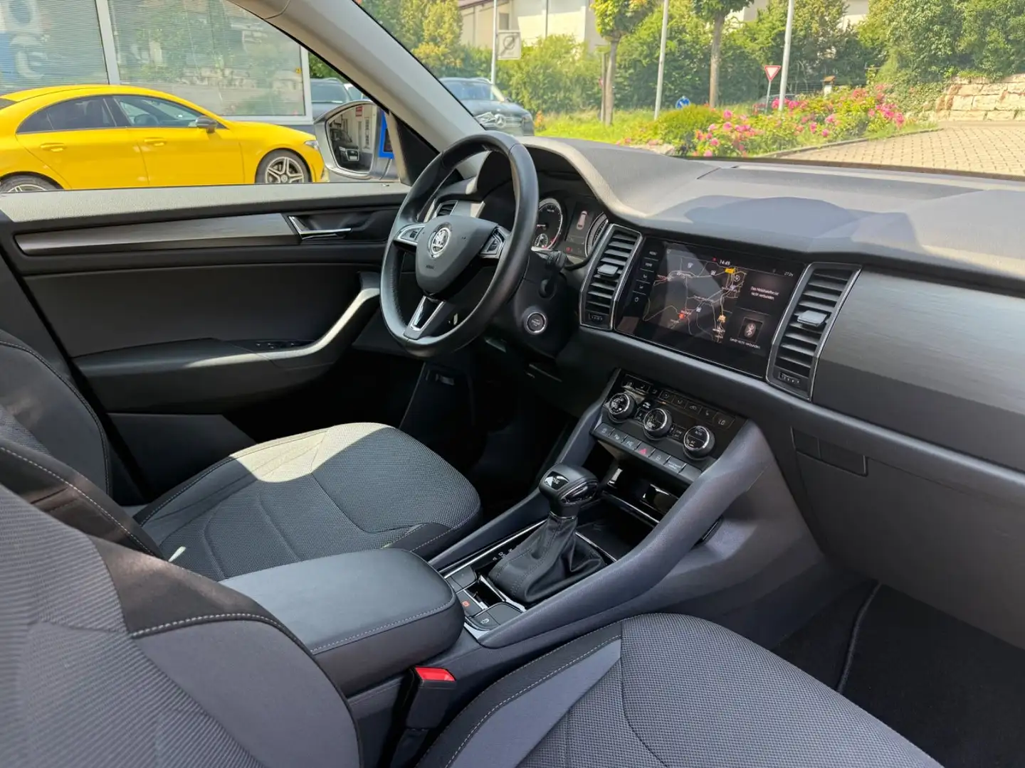 Skoda Kodiaq Ambition 2.0 TDI DSG AHK 360° StdHz 7Sitz Blau - 2