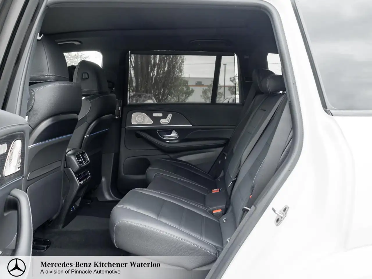 Mercedes-Benz GLS снимка Mercedes-Benz GLS