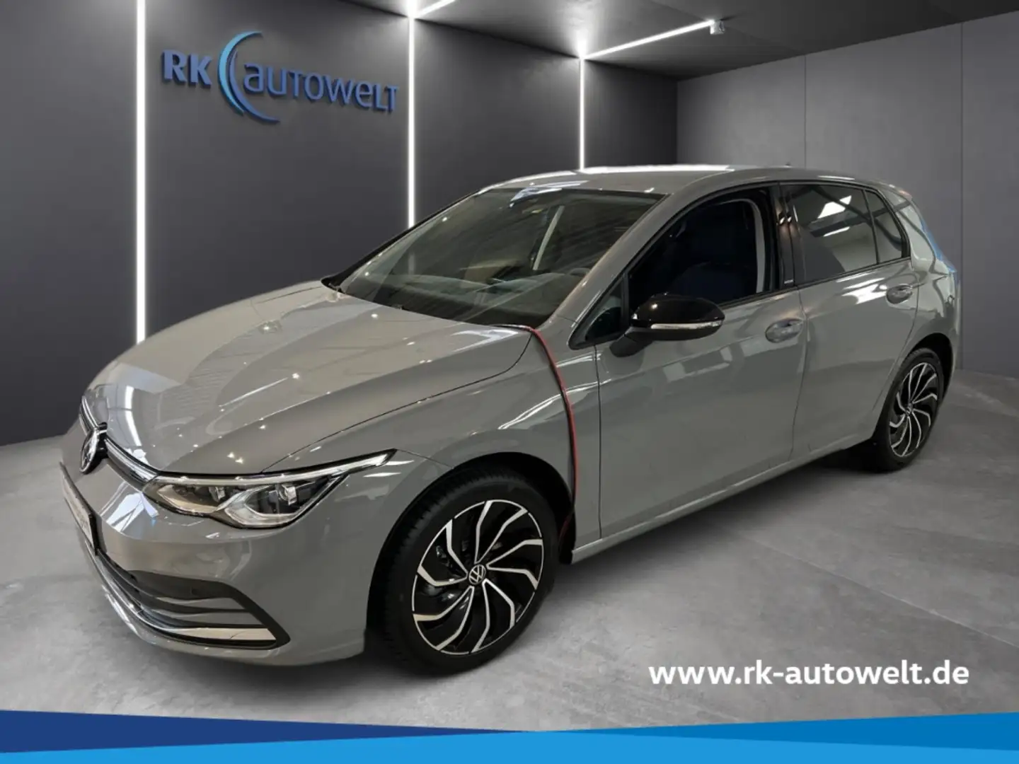 Volkswagen Golf VIII Move 1.5 eTSI DSG LED Navi Climatronic Sitzhe Grau - 1