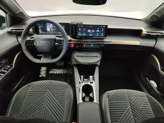 Lancia Ypsilon view 9