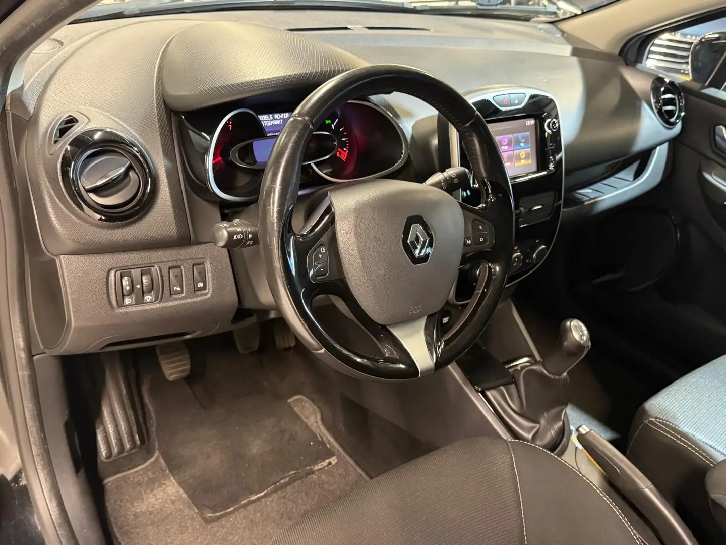 Renault Clio Estate 0.9 TCe Expression Led-Airco-LM Velgen!! Schwarz - 2