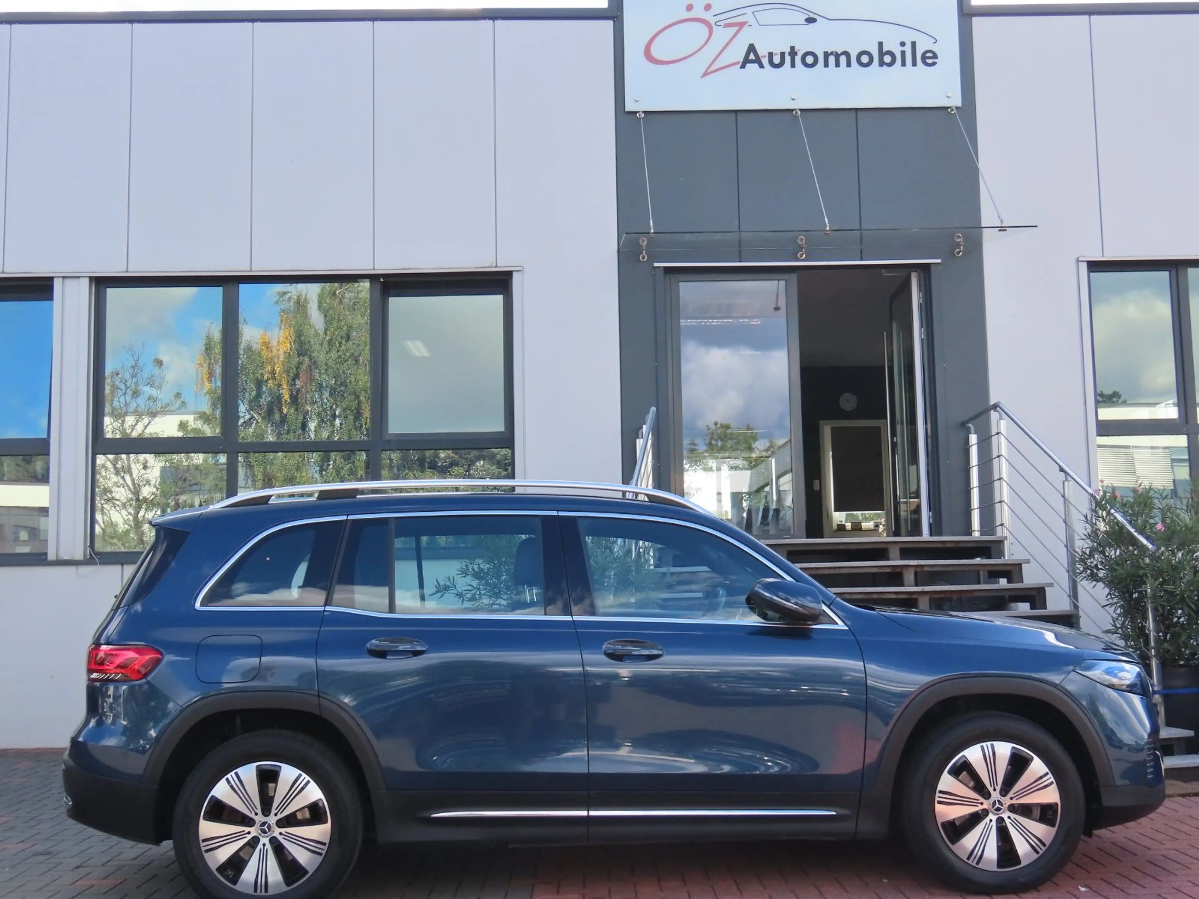 Mercedes-Benz EQB 250 66,5 kWh Leder Ambiente Kamera 7 Sitze — photo 11