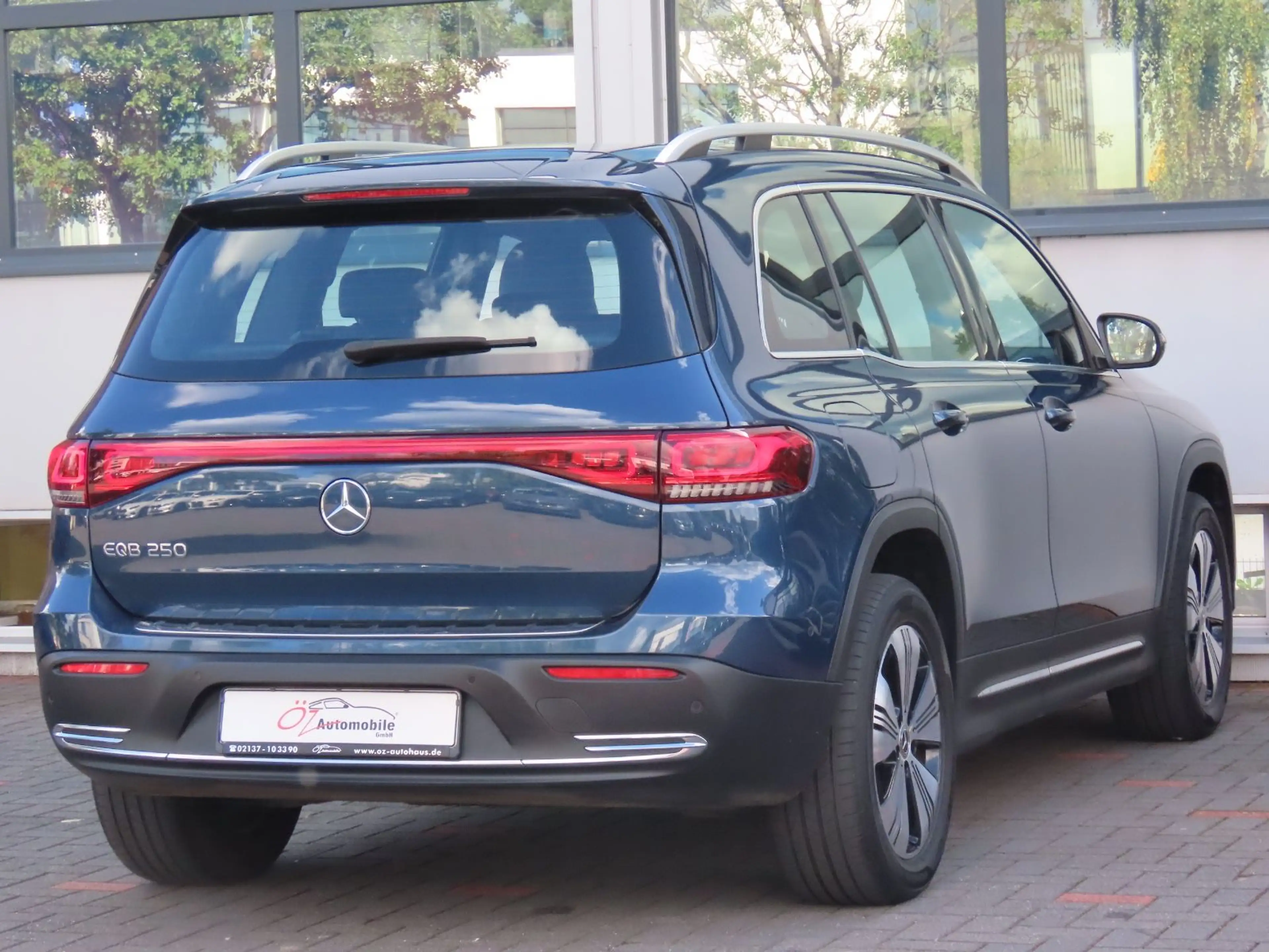 Mercedes-Benz EQB 250 66,5 kWh Leder Ambiente Kamera 7 Sitze — photo 6