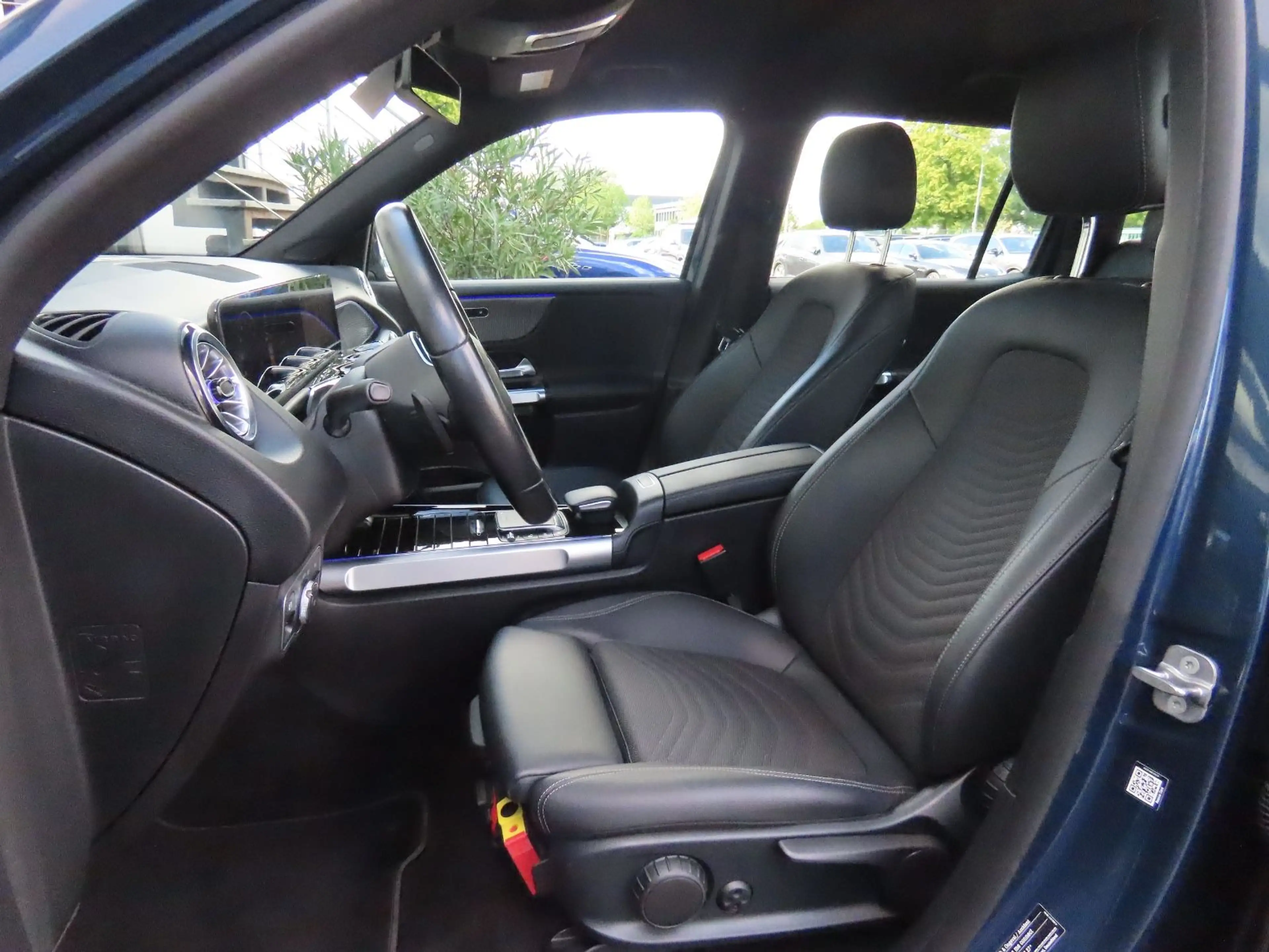 Mercedes-Benz EQB 250 66,5 kWh Leder Ambiente Kamera 7 Sitze — photo 13