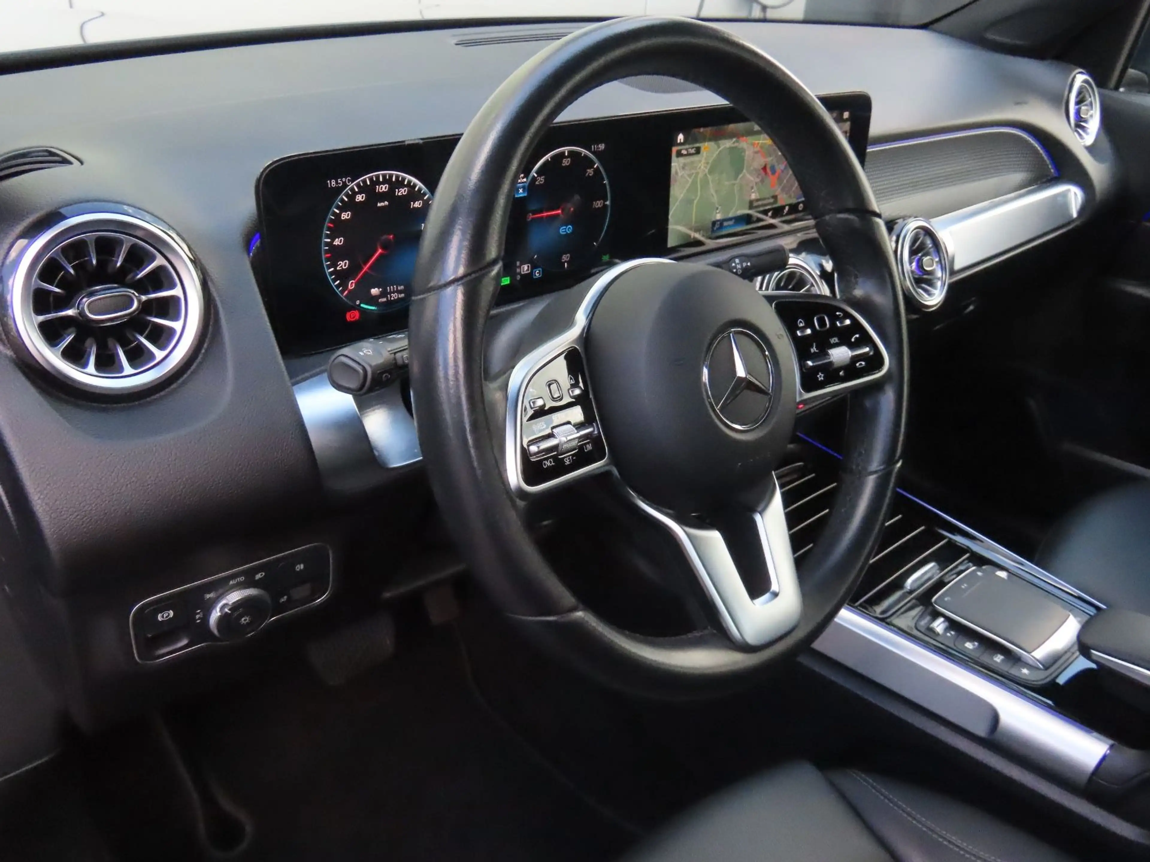 Mercedes-Benz EQB 250 66,5 kWh Leder Ambiente Kamera 7 Sitze — photo 15