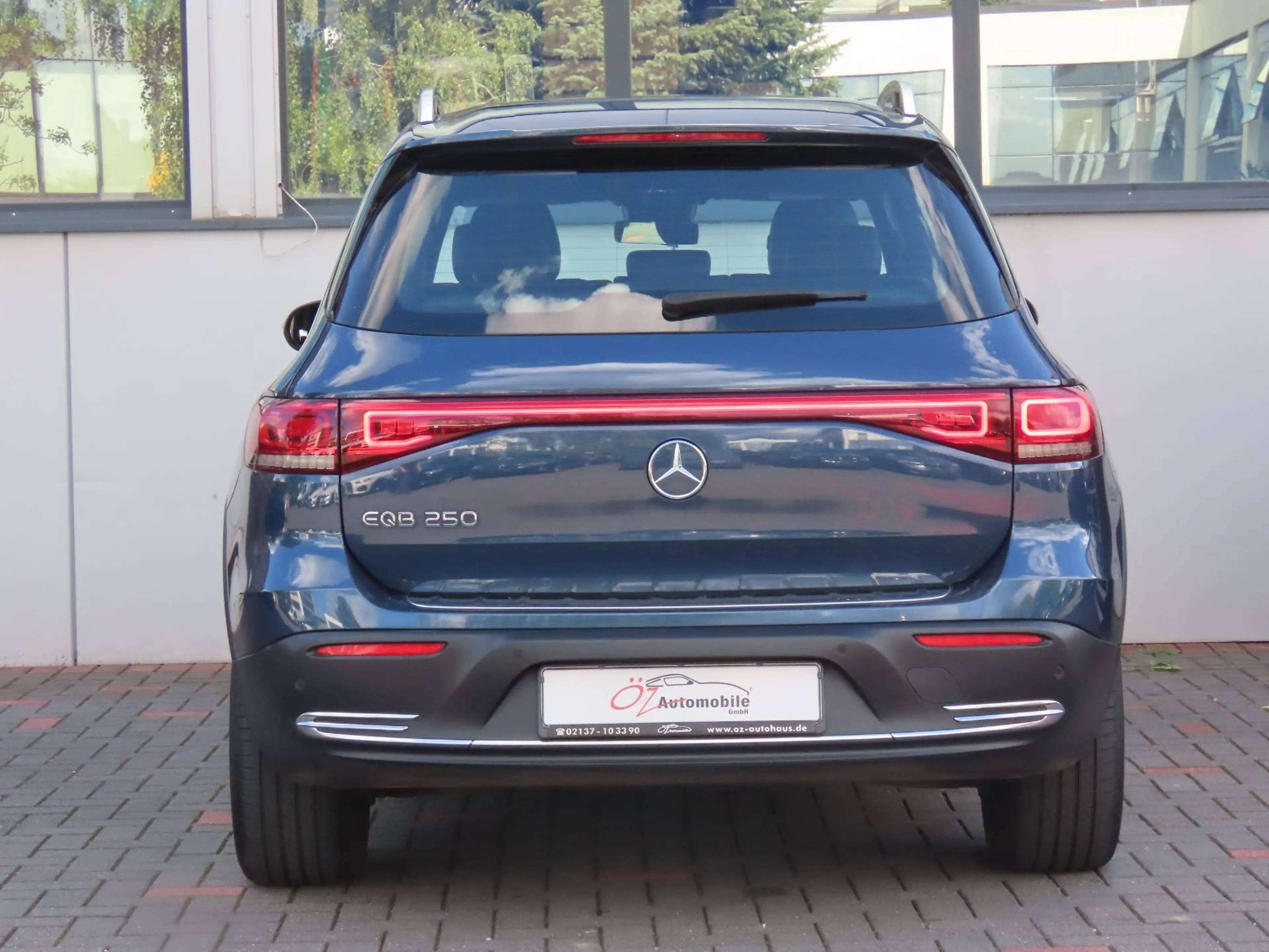 Mercedes-Benz EQB 250 66,5 kWh Leder Ambiente Kamera 7 Sitze — photo 7
