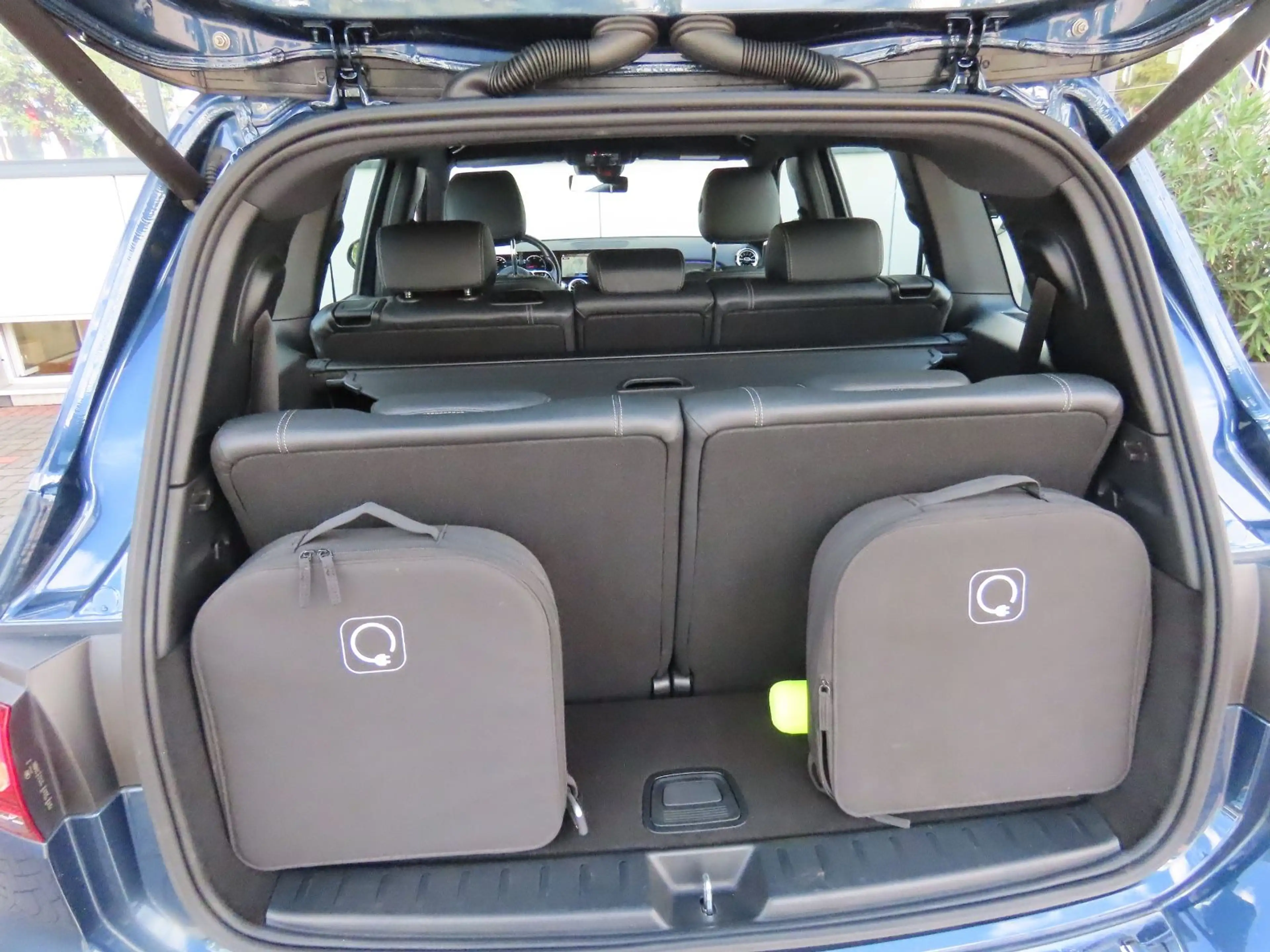 Mercedes-Benz EQB 250 66,5 kWh Leder Ambiente Kamera 7 Sitze — photo 8