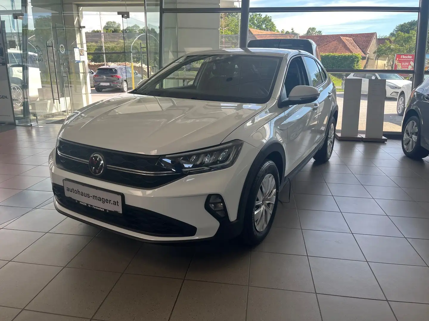 Volkswagen Taigo 4Me TSI Weiß - 1