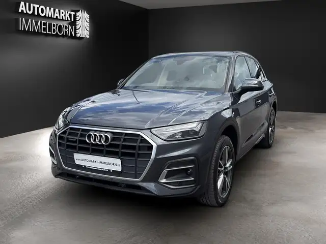 Audi Q5 view 3