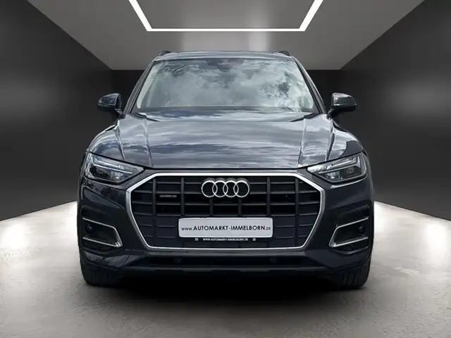 Audi Q5 view 8