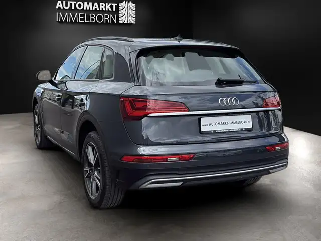 Audi Q5 view 10