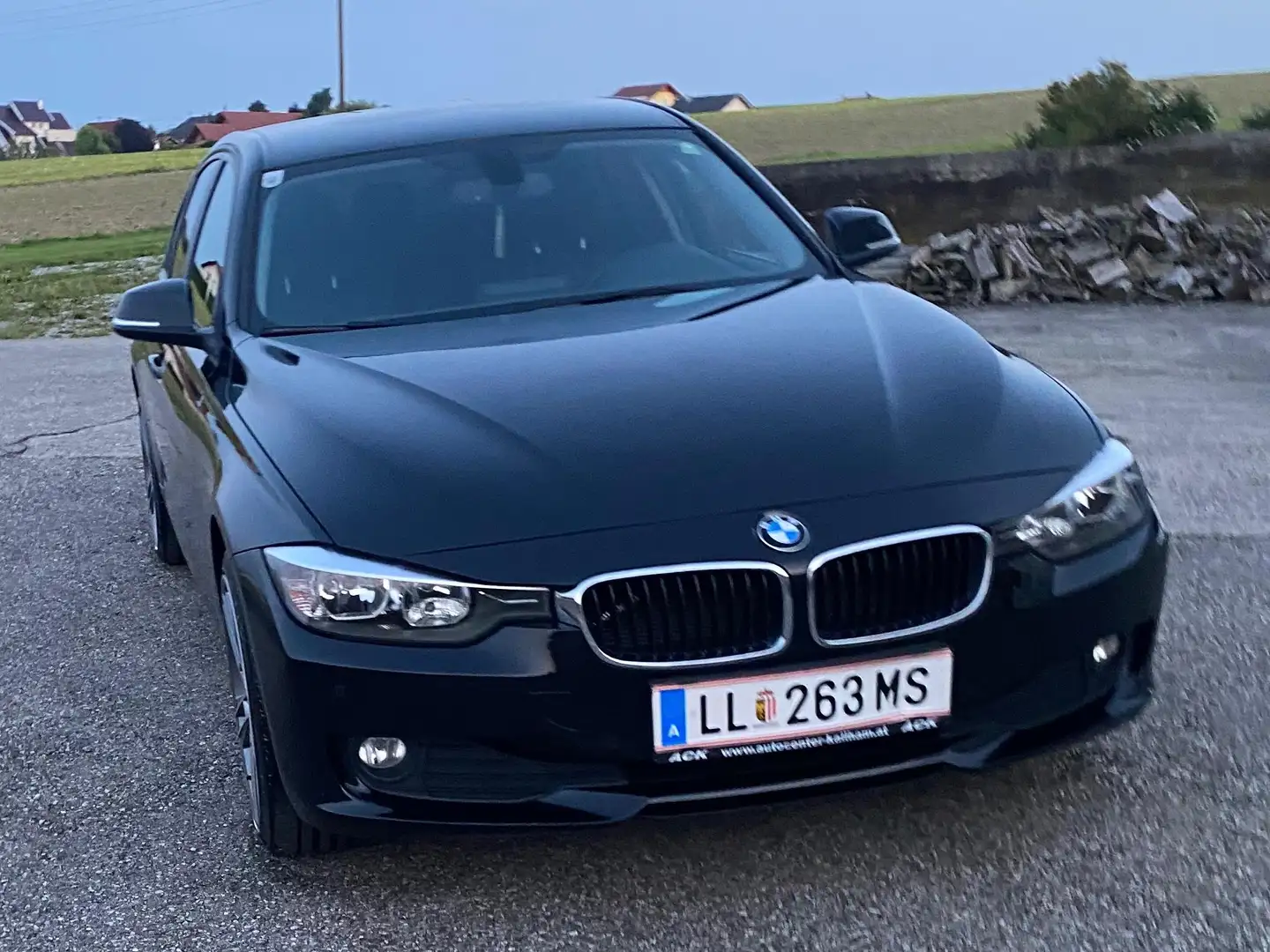 BMW 318 318d Schwarz - 2