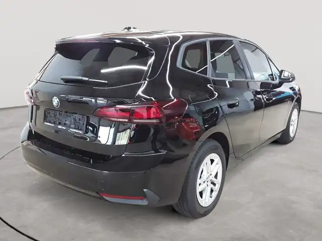 BMW 2 Series view 4