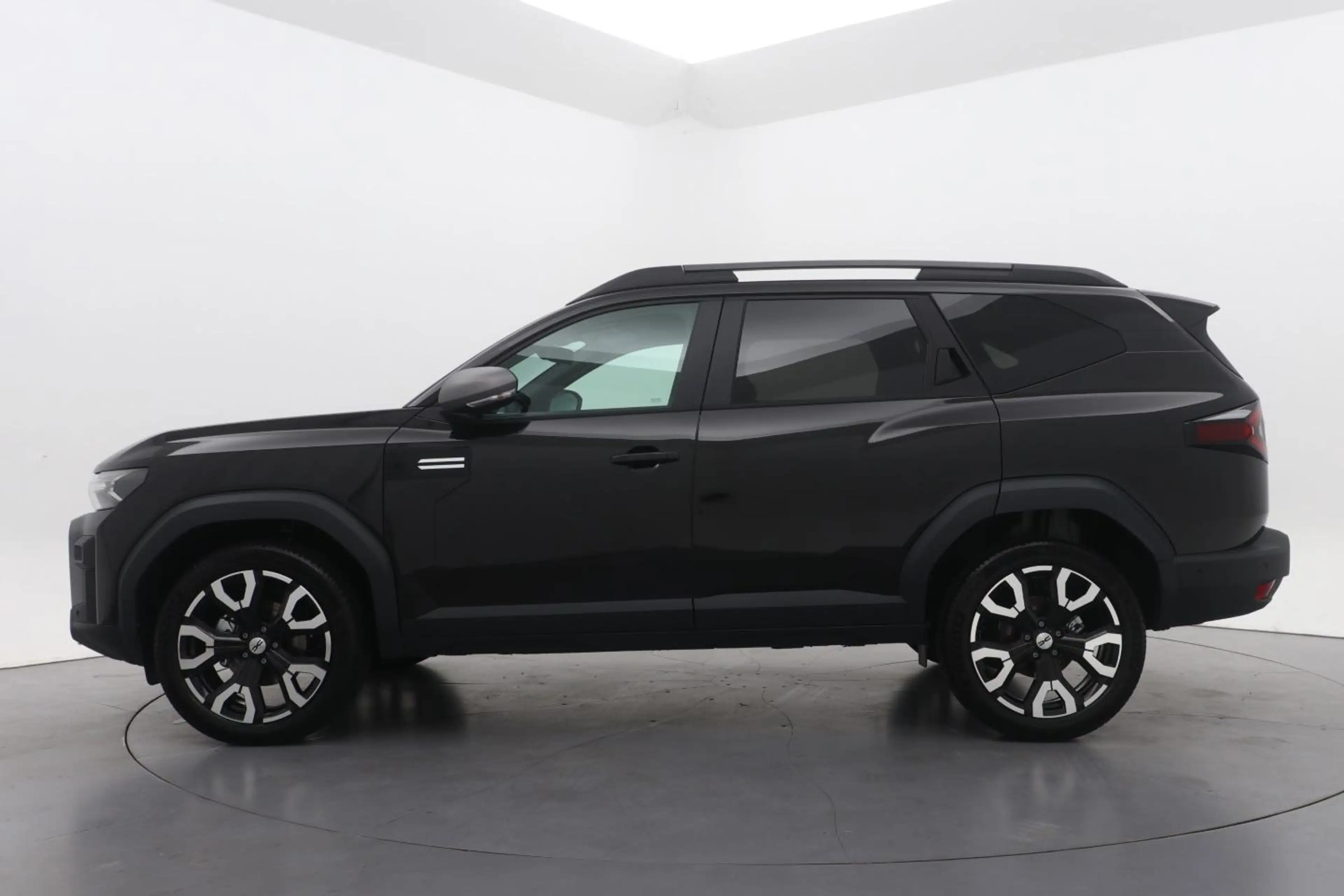 Dacia Bigster 1.8 Hybrid 155 Limited Edition — photo 8