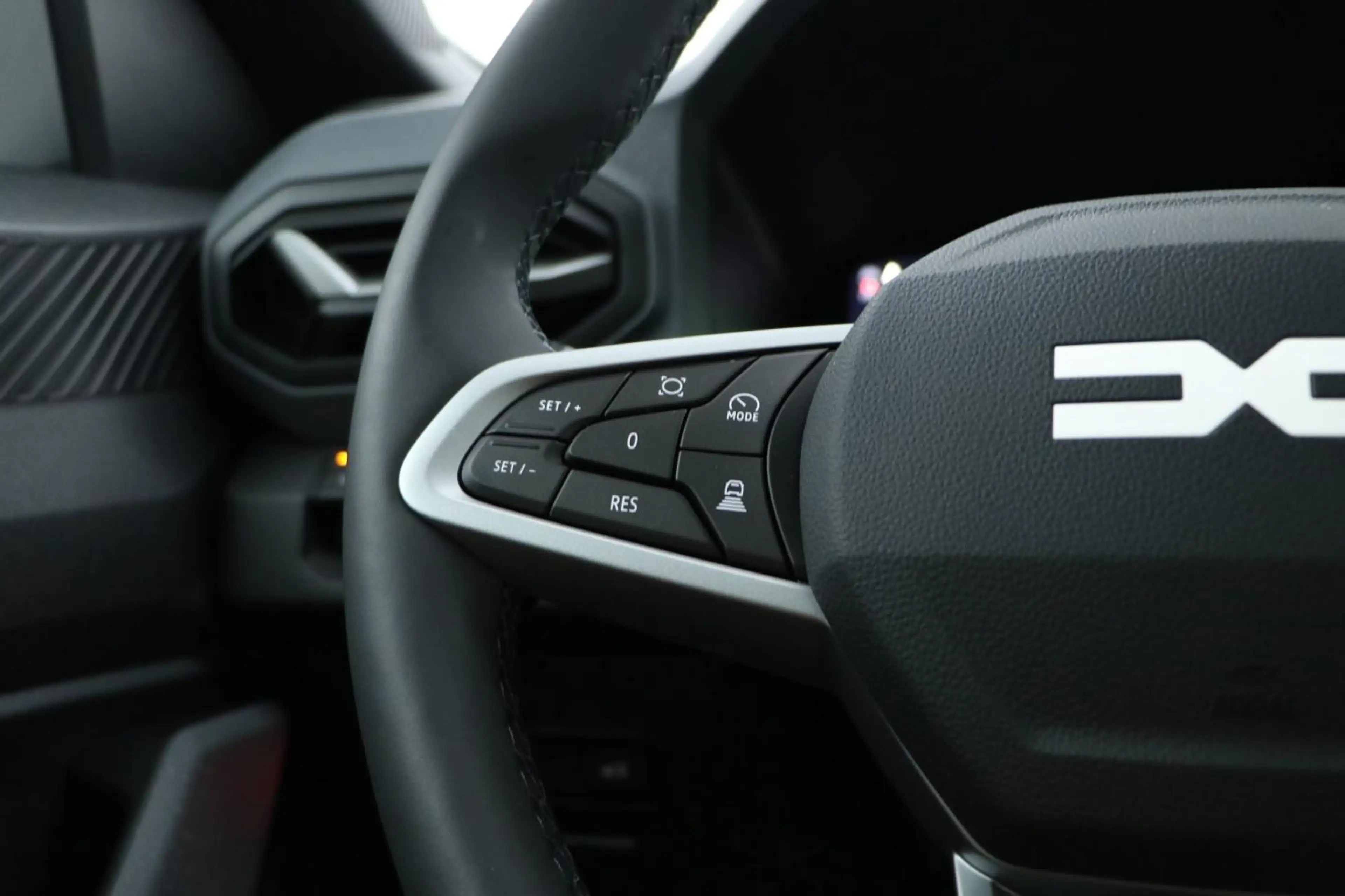 Dacia Bigster 1.8 Hybrid 155 Limited Edition — photo 13