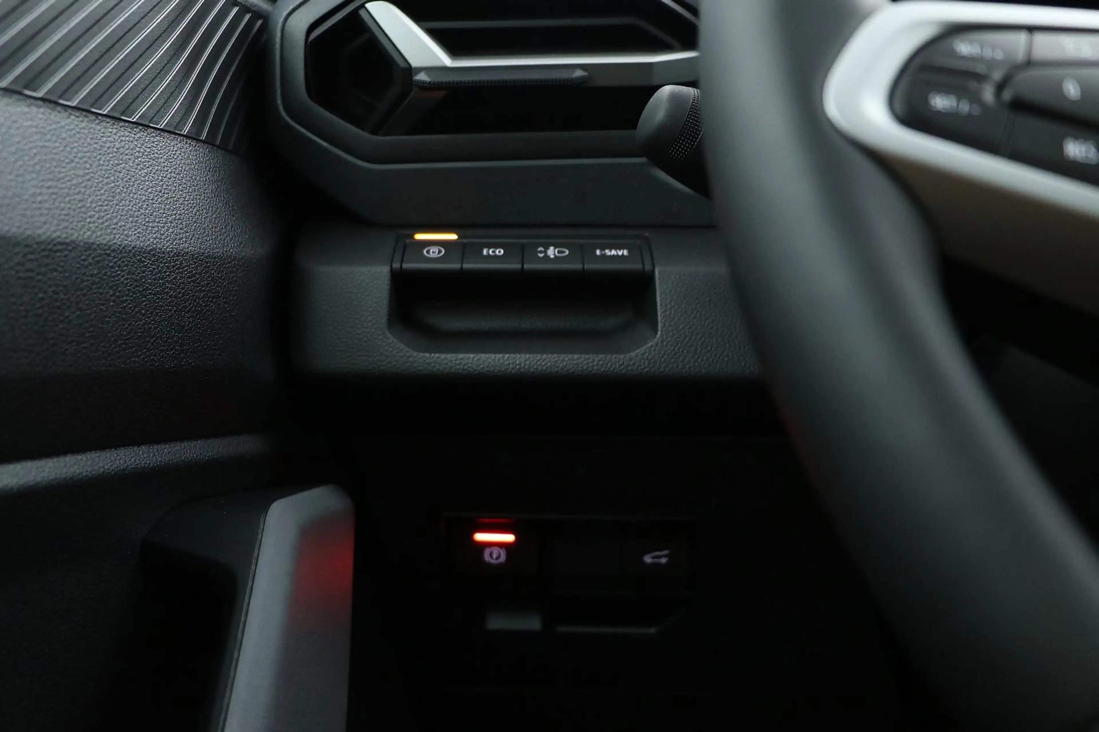Dacia Bigster 1.8 Hybrid 155 Limited Edition — photo 11