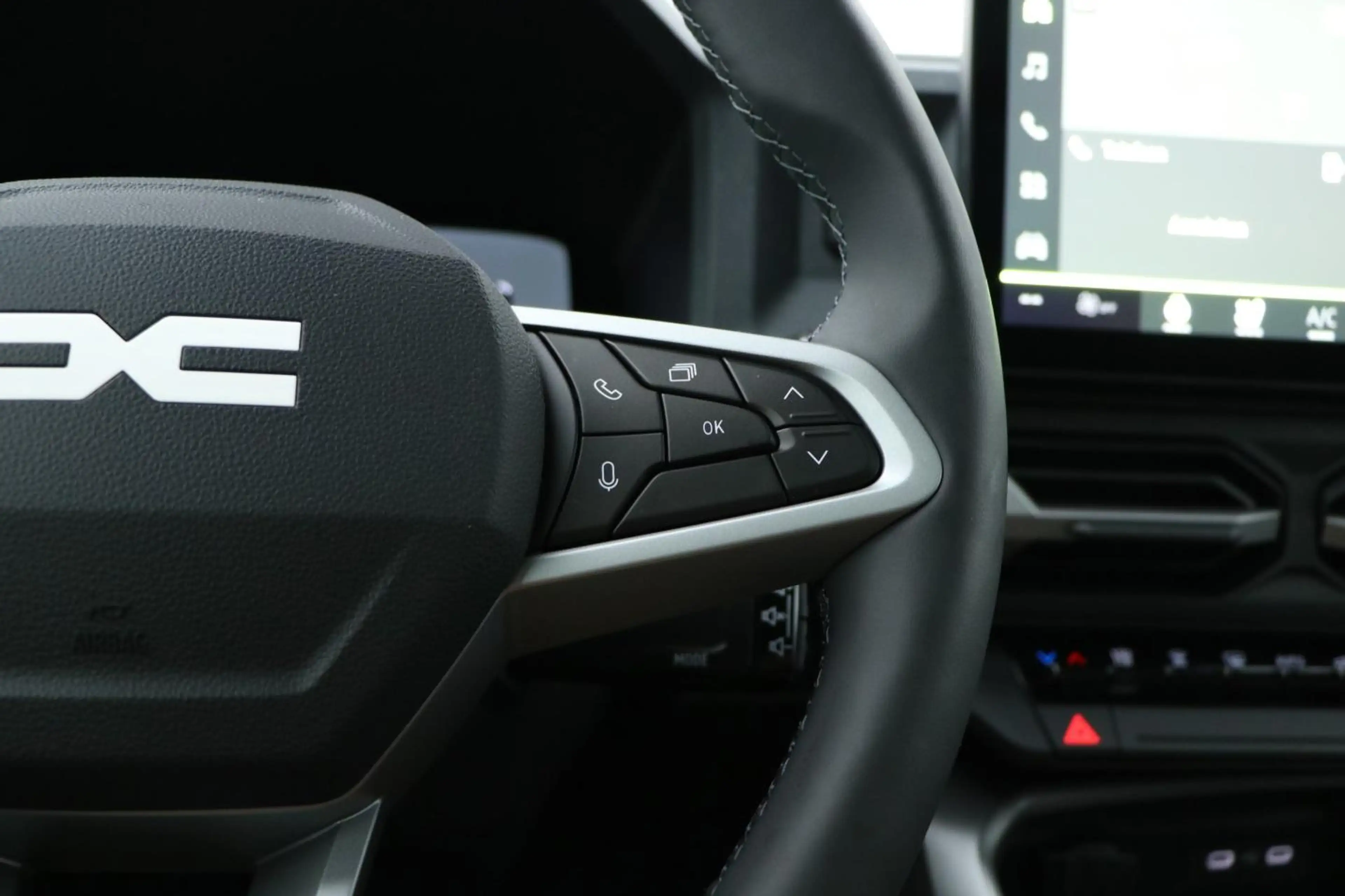 Dacia Bigster 1.8 Hybrid 155 Limited Edition — photo 12