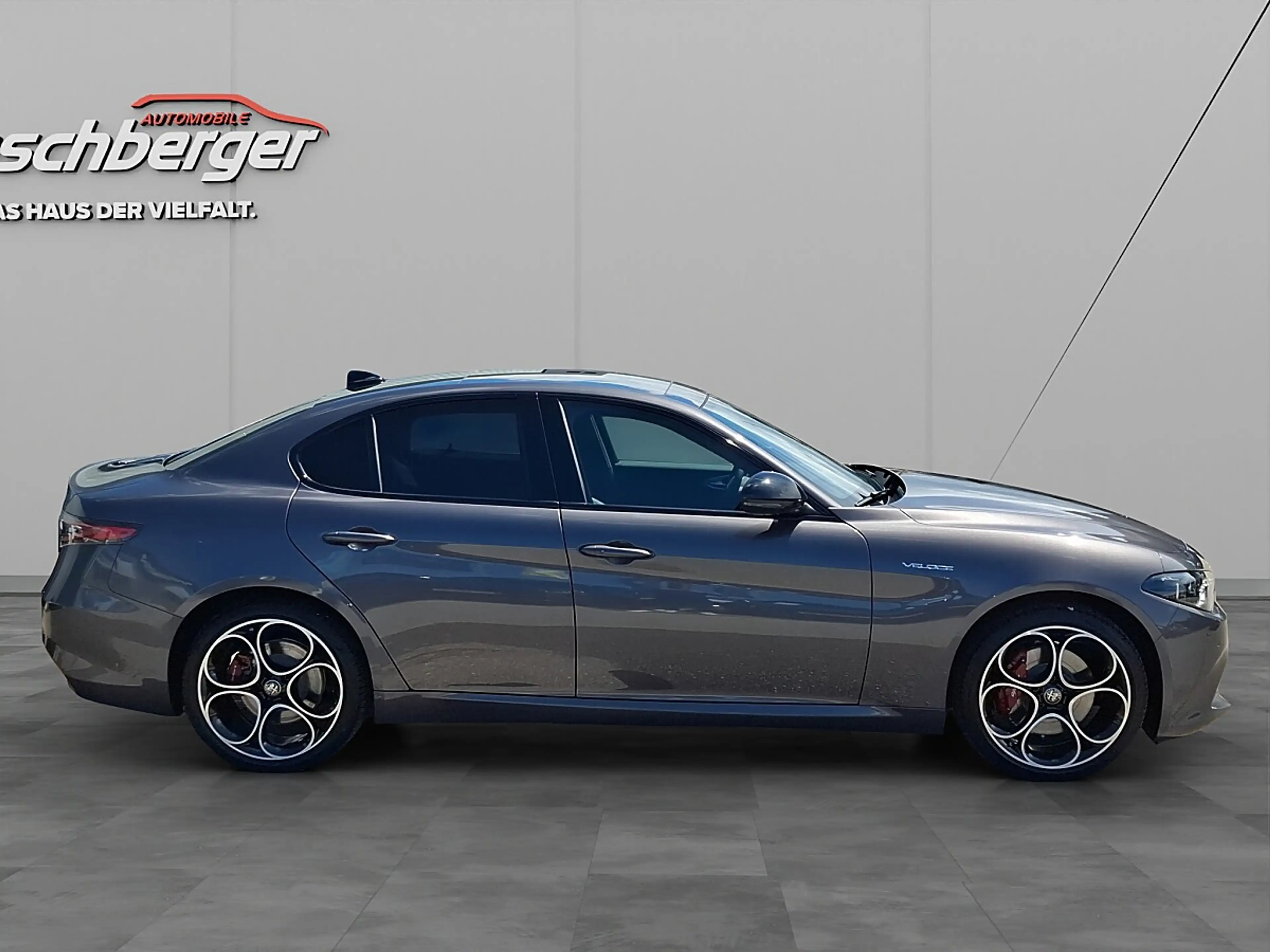 Alfa Romeo Giulia Veloce 2,2 16V 210 AT8 Q4 AWD — photo 4