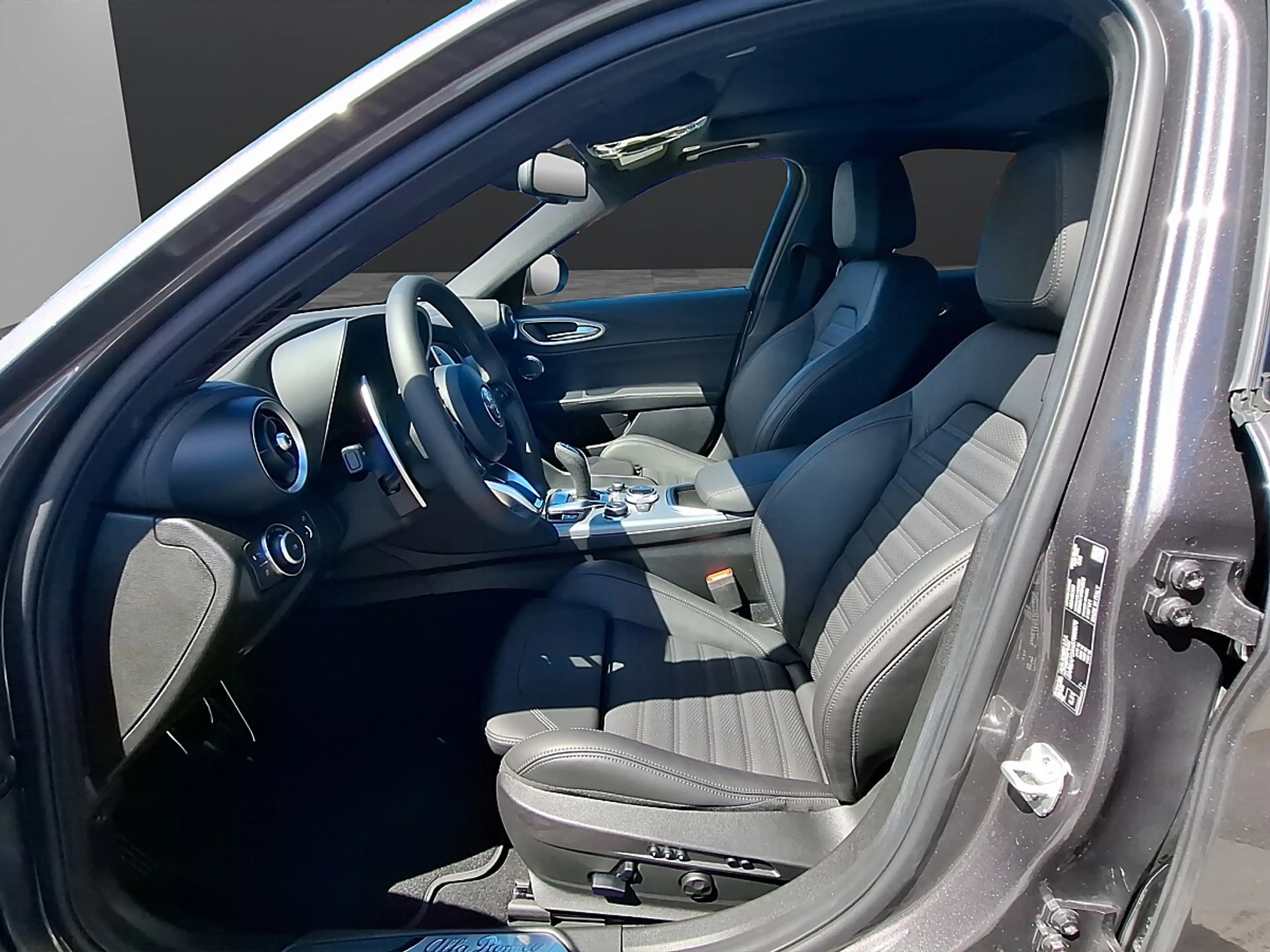 Alfa Romeo Giulia Veloce 2,2 16V 210 AT8 Q4 AWD — photo 9