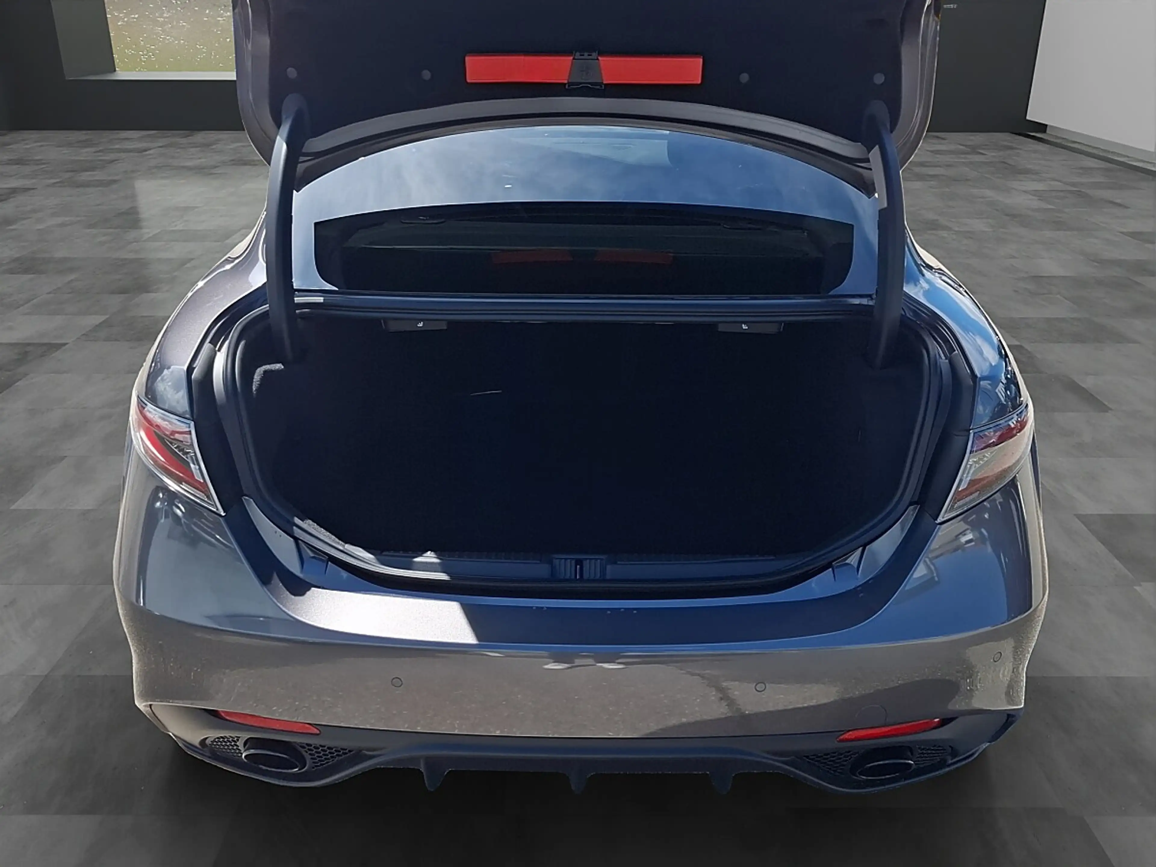 Alfa Romeo Giulia Veloce 2,2 16V 210 AT8 Q4 AWD — photo 12