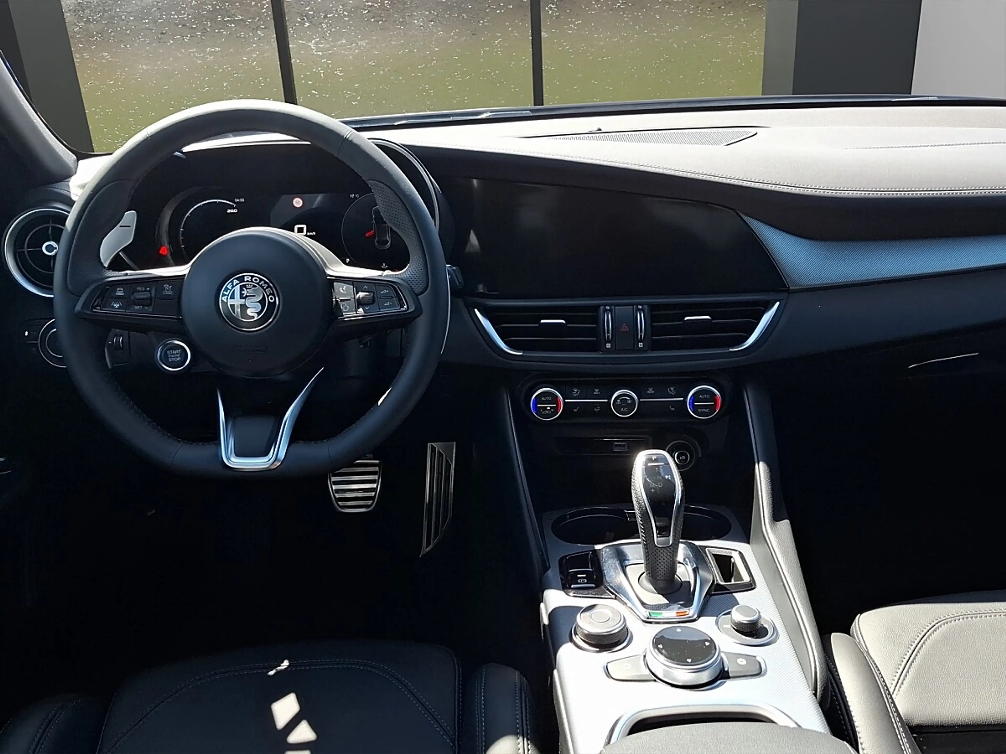 Alfa Romeo Giulia Veloce 2,2 16V 210 AT8 Q4 AWD — photo 7