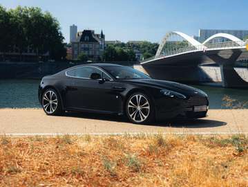 V12 Carbon Black Edition