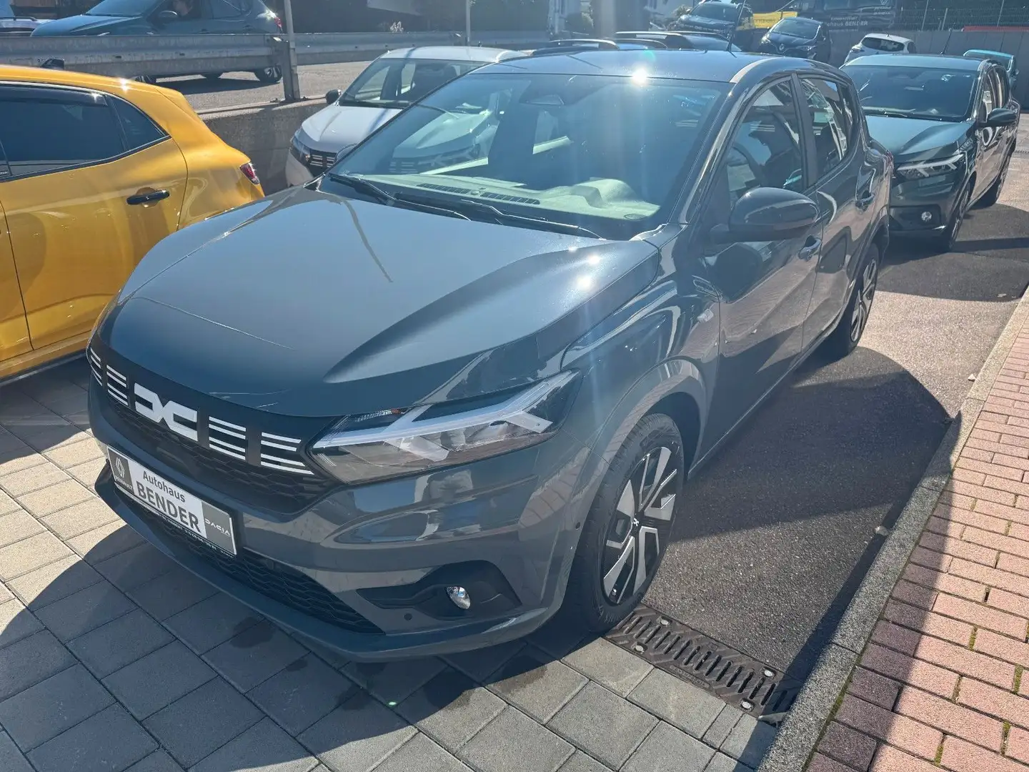 Dacia Sandero 3 Expression TCE 90 Grijs - 1