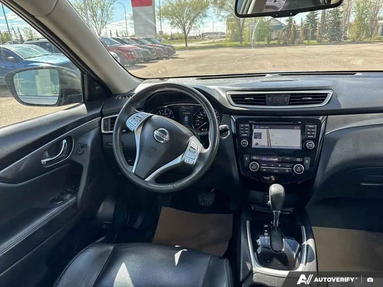 Nissan Rogue снимка Nissan Rogue