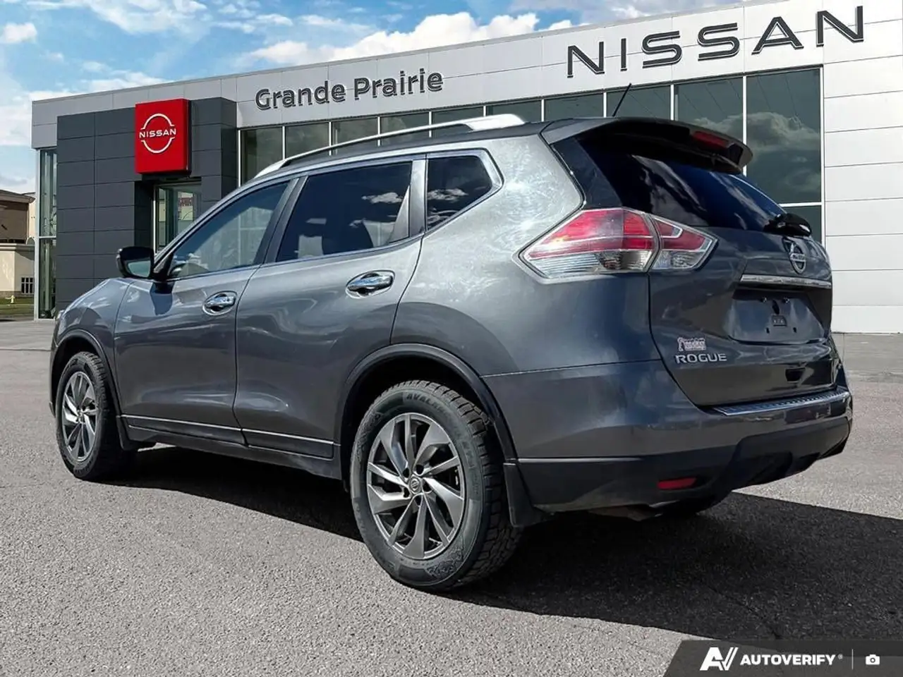 Nissan Rogue снимка Nissan Rogue