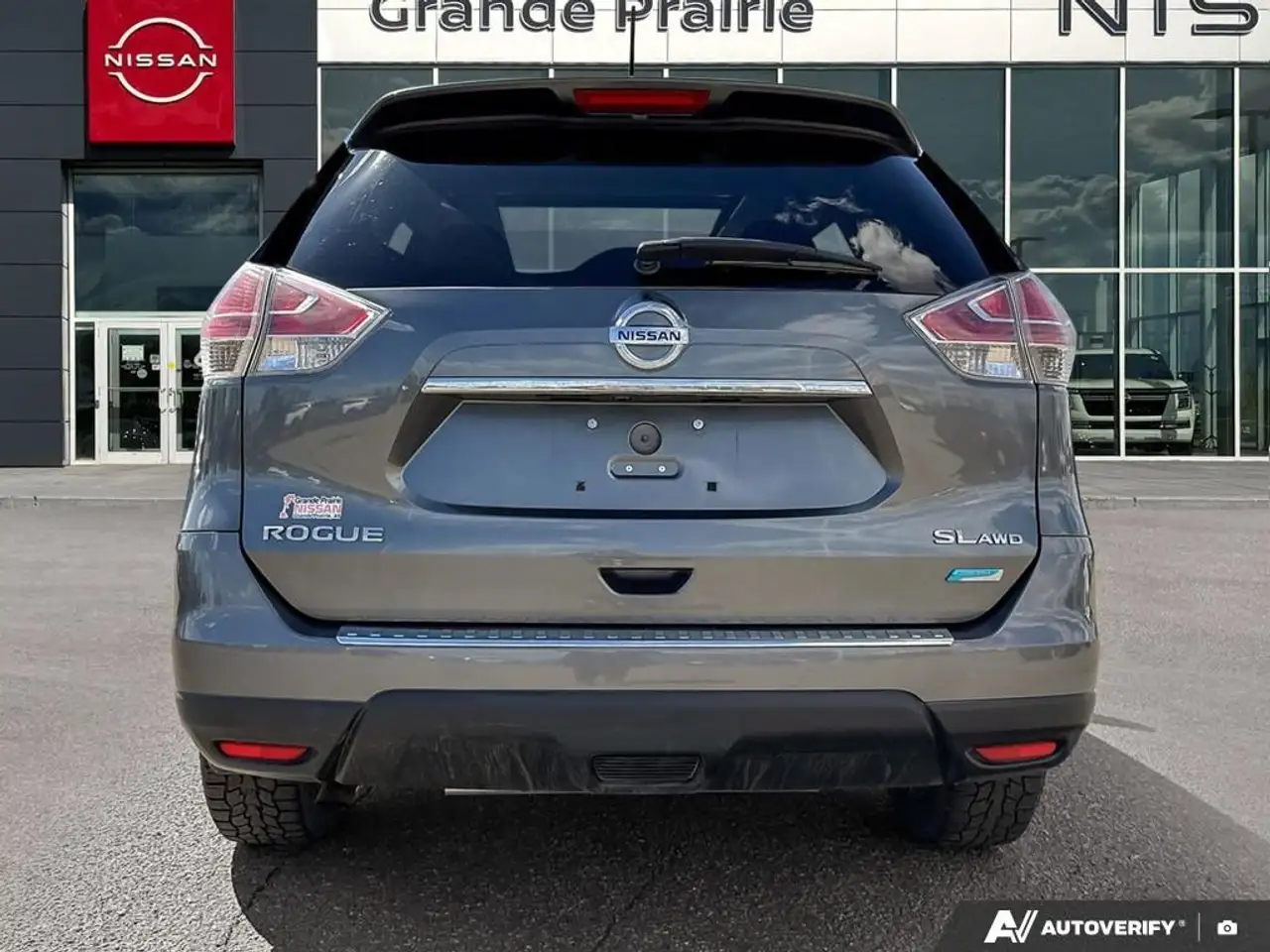 Nissan Rogue снимка Nissan Rogue