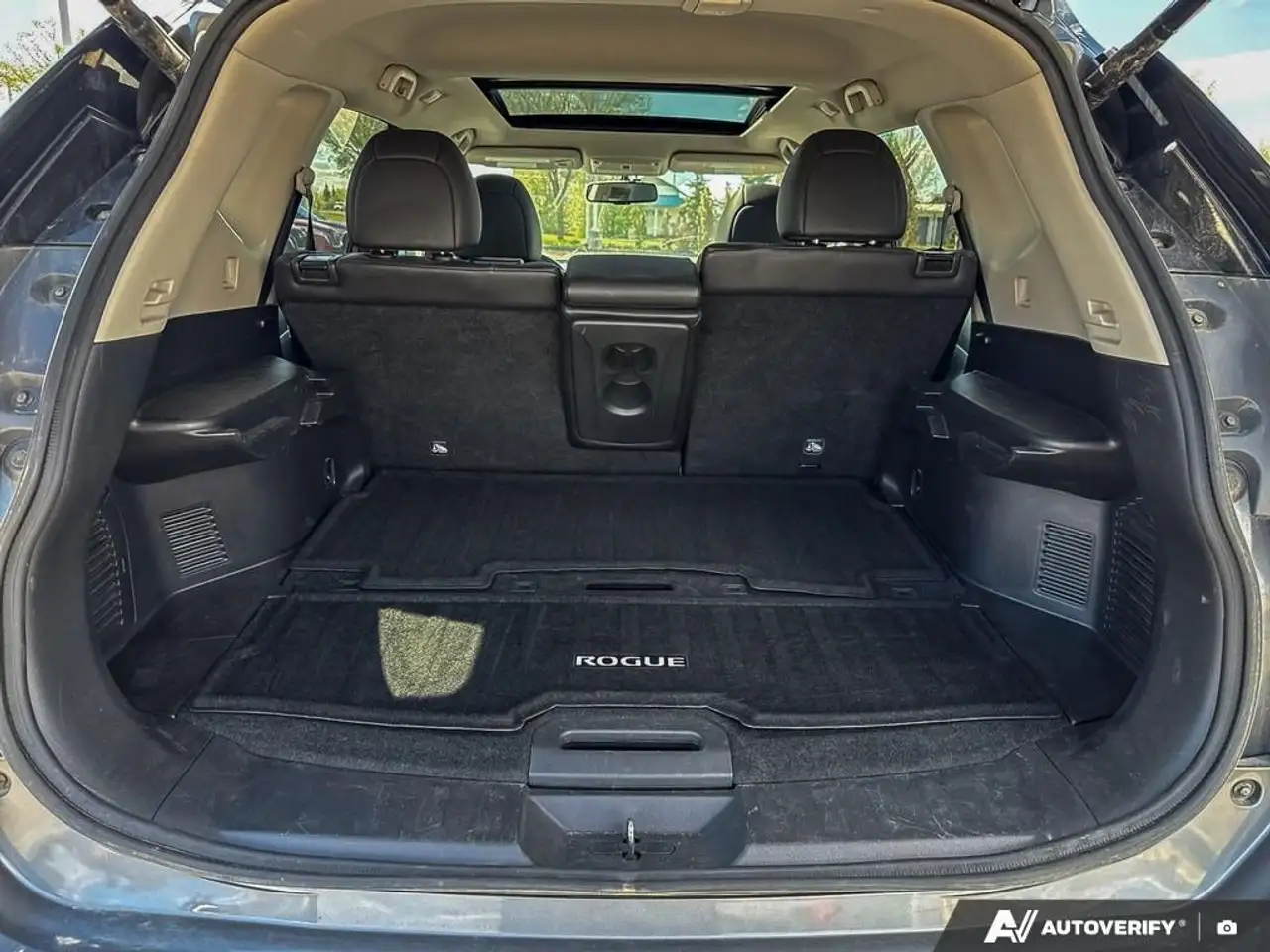 Nissan Rogue снимка Nissan Rogue