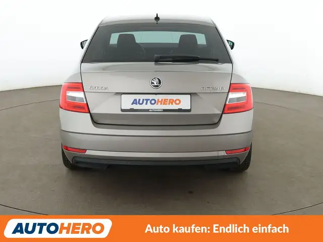 Skoda Octavia view 5