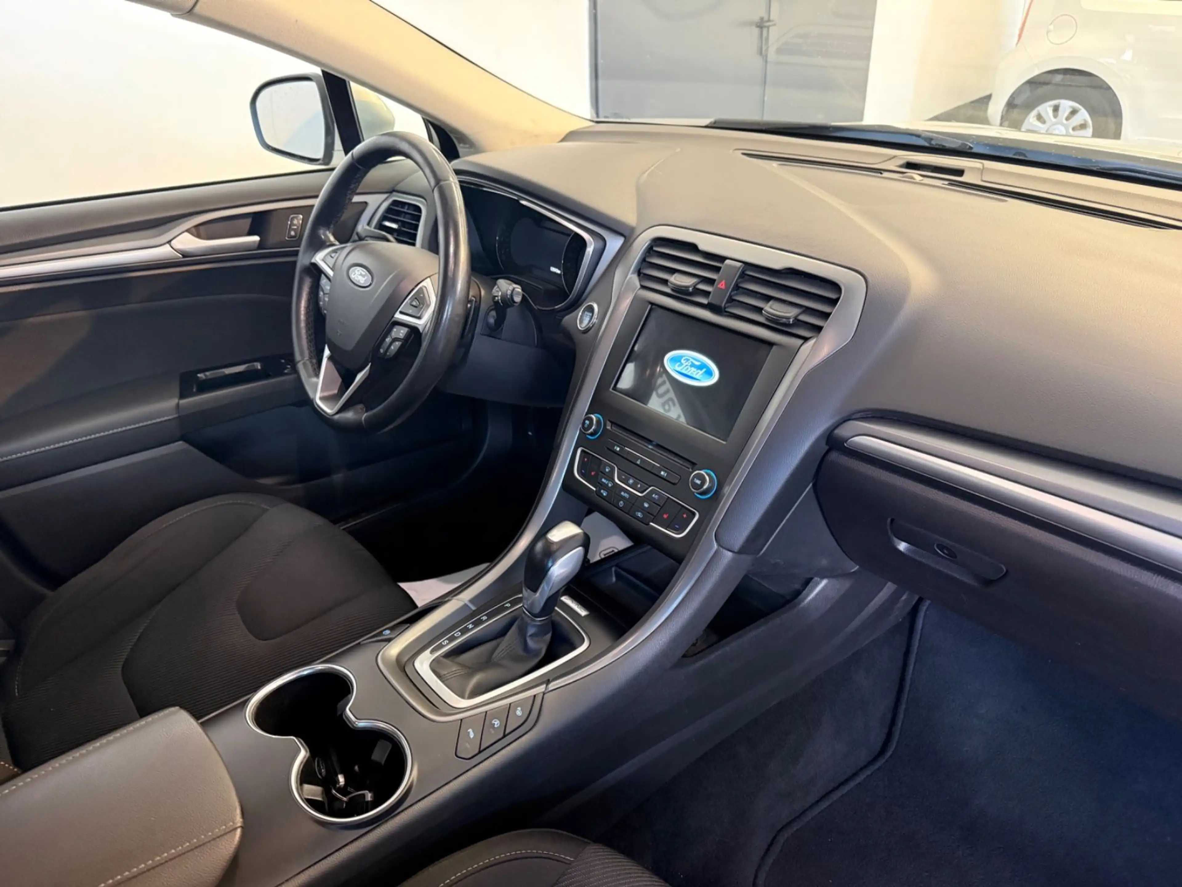 Ford Mondeo MONDEO 2.0 TDCI TURNIER TITANIUM*AUT*APPLE*BT*LM — photo 2
