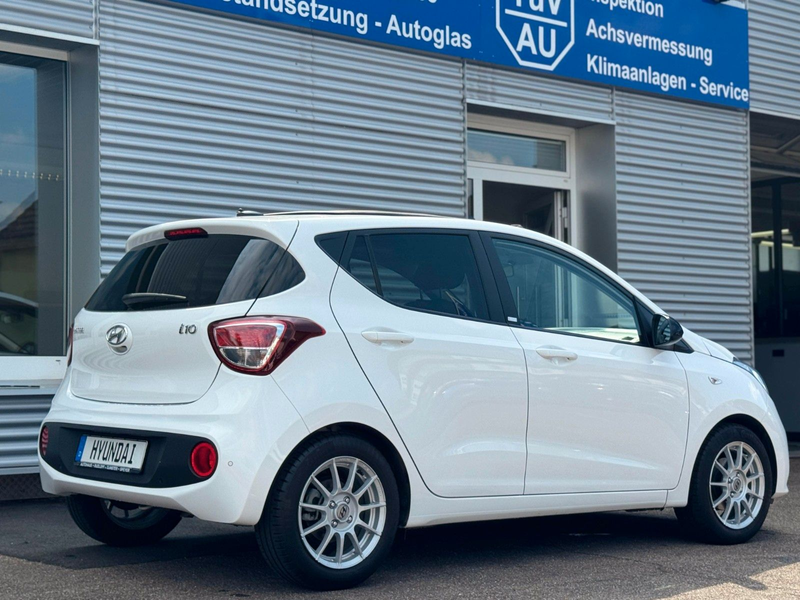 Hyundai i10 1,0 NAVI/F.DACH/SHZ/CLIMA/PDC/LHZ/GARANTIE — photo 3