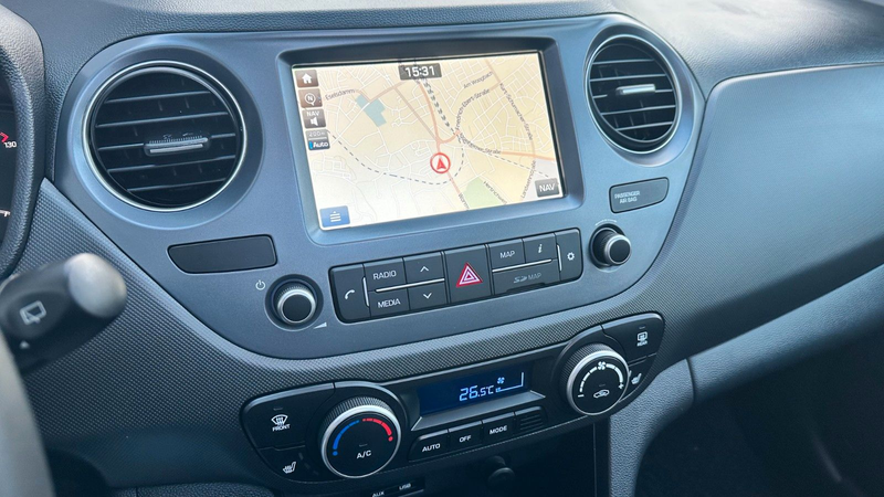 Hyundai i10 1,0 NAVI/F.DACH/SHZ/CLIMA/PDC/LHZ/GARANTIE — photo 12