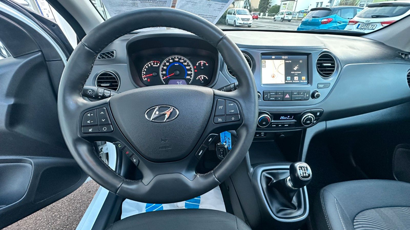 Hyundai i10 1,0 NAVI/F.DACH/SHZ/CLIMA/PDC/LHZ/GARANTIE — photo 9