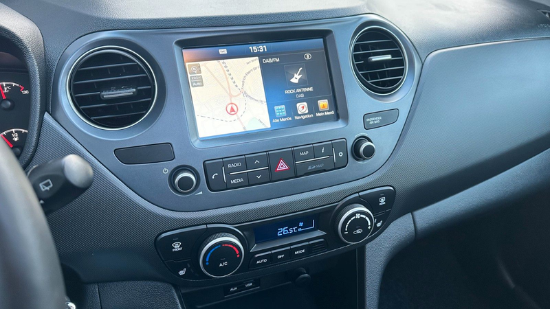 Hyundai i10 1,0 NAVI/F.DACH/SHZ/CLIMA/PDC/LHZ/GARANTIE — photo 11