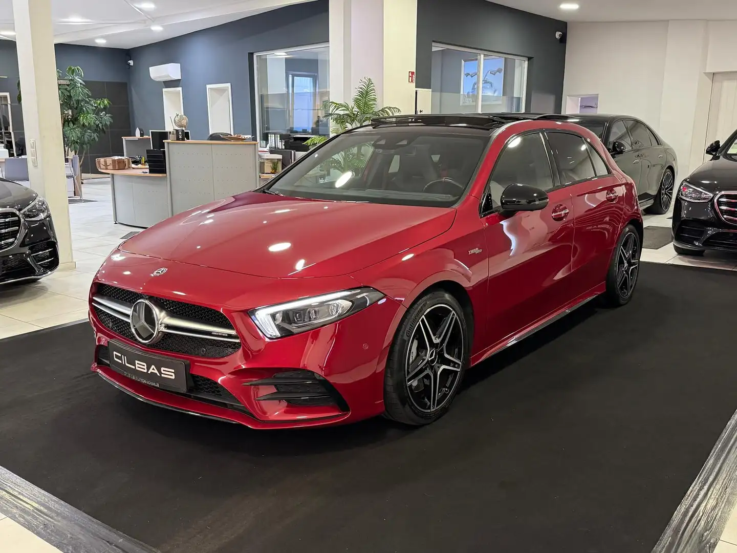Mercedes-Benz A 35 AMG 4M*PANO*NIGHT*HUD*MEMORY*360 KAM*LED* Rot - 2