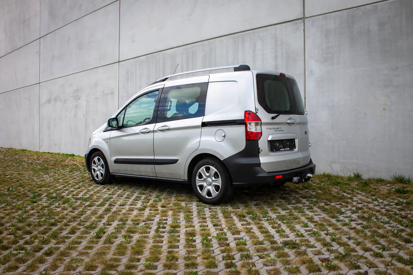 Ford Tourneo Courier 1.0 EcoBoost Argent - 2