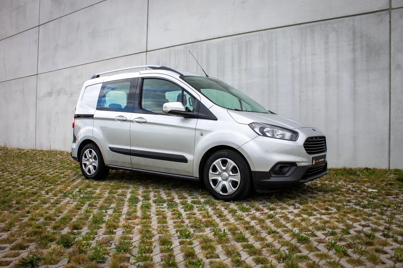 Ford Tourneo Courier 1.0 EcoBoost Argent - 1